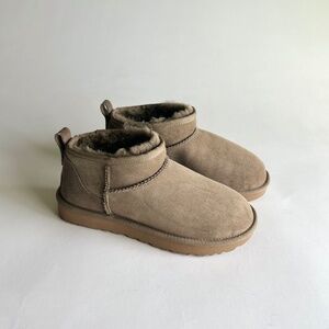 UGG Tan Cream Suede Fur Lining Classic Ultra Mini Boots size 6.
